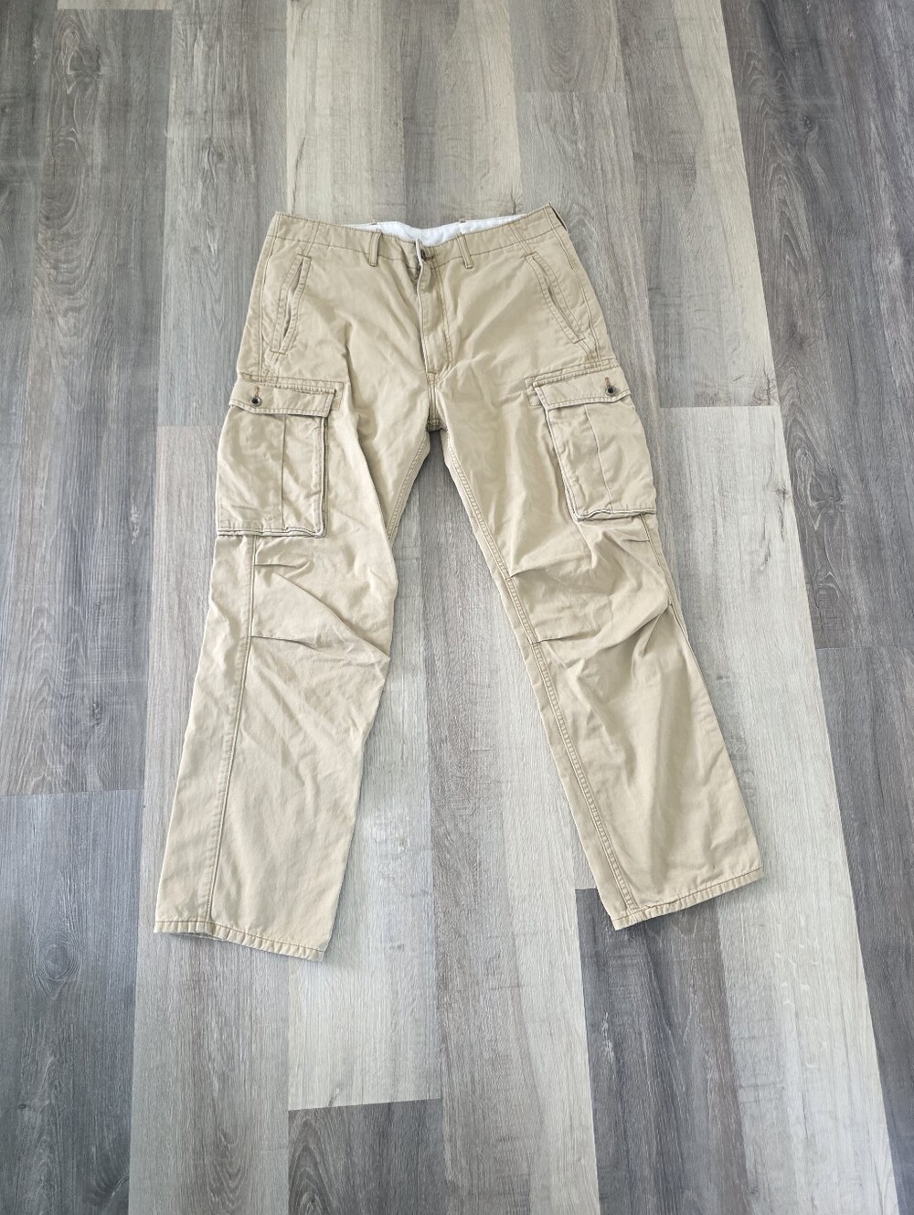 Levi's Men's Cargo Pants in Khaki Size 34×32